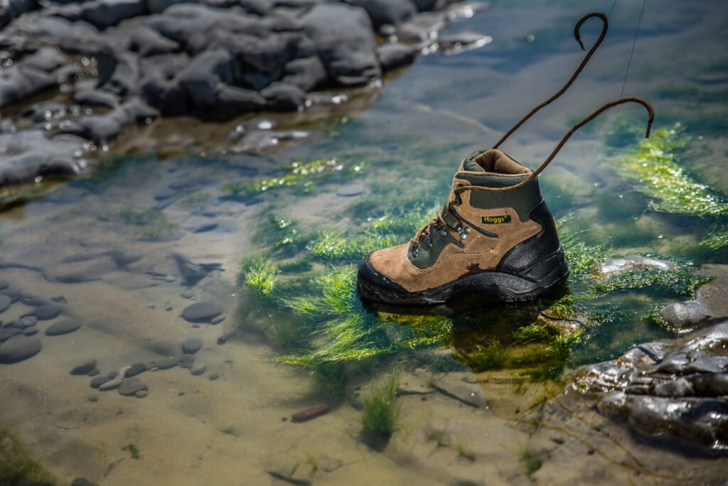 boot laces aloft